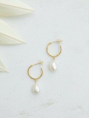 Caitlyn Minimalist Margot Pearl Hoops, 18K Gold, Freshwater Pearls / NIB